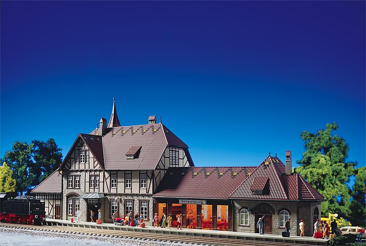 Bahnhof "Schwarzburg - 550 x 185 x 230 mm