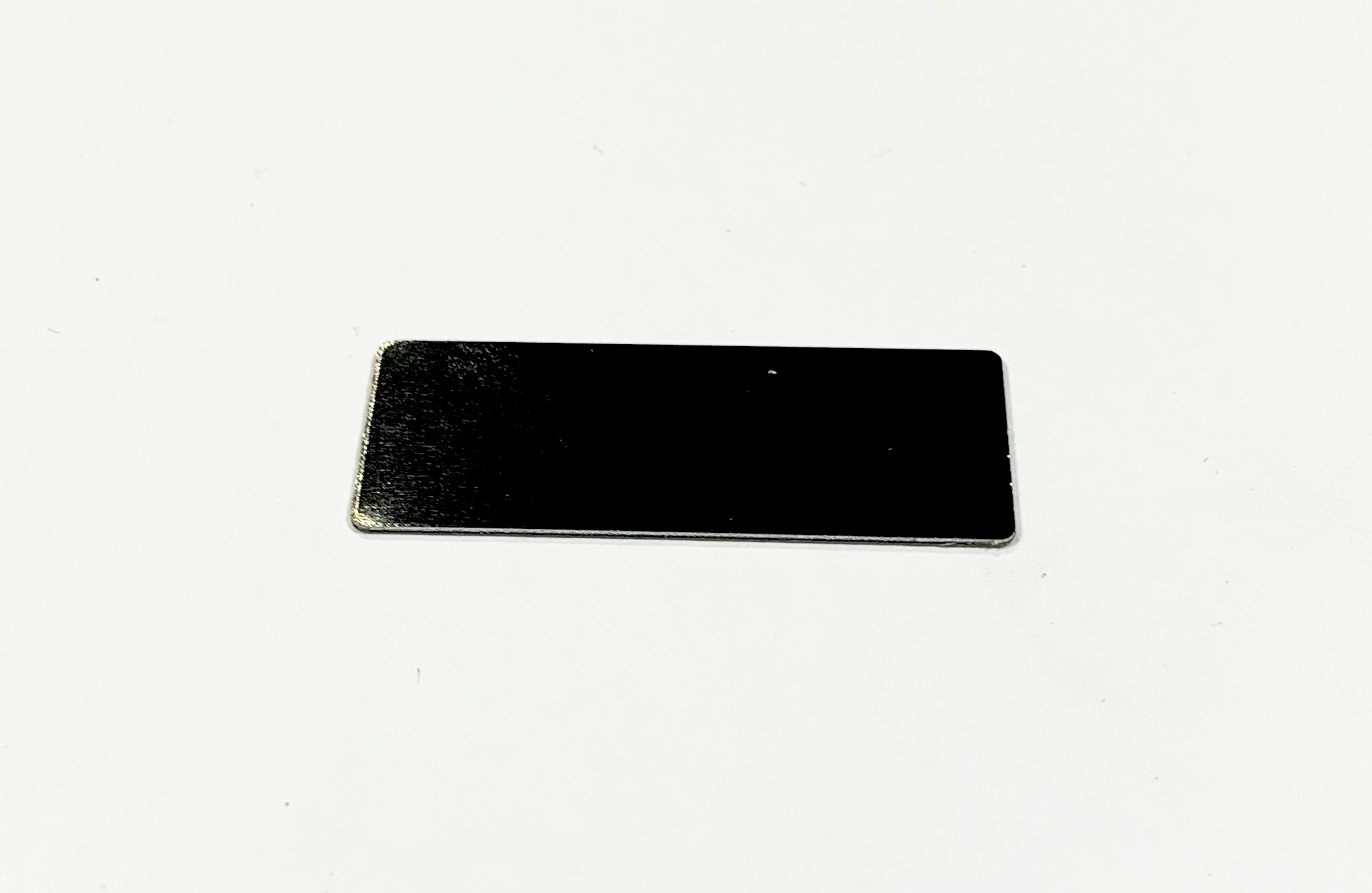Plakette ab 250g schwarz o.G. - 40 x 15 mm / sebstklebend / ohne Gravur