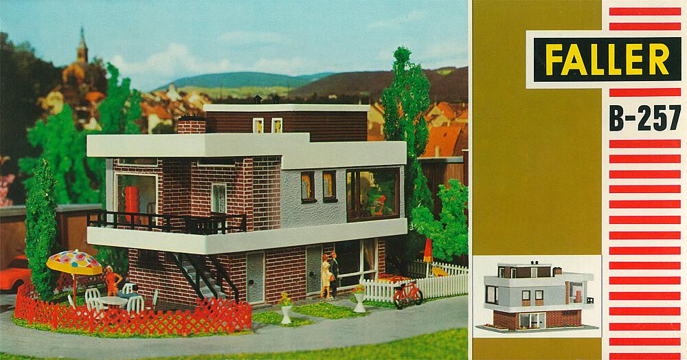 B-257 Modernes Haus mit Flach