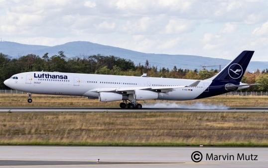A340-300 Lufthansa New Livery