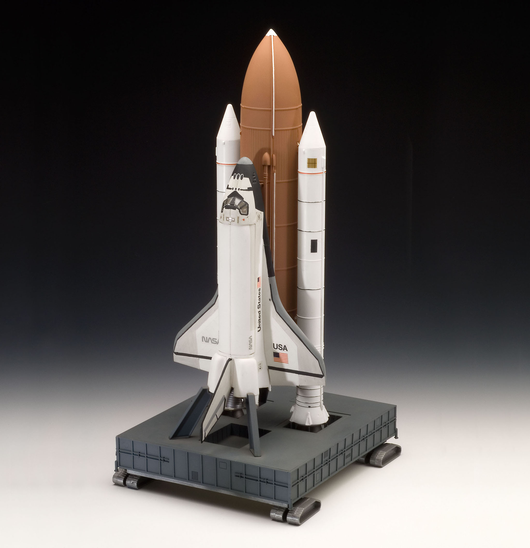 Space Shuttle Disc-B - Revell 1:144 Space Shuttle Discovery &Booster