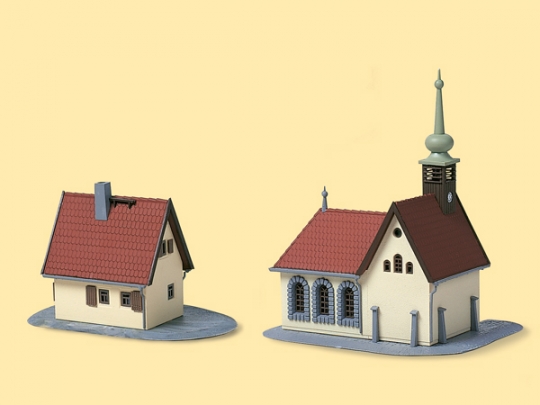 Dorfkirche mit Pfarr - Dorfkirche mit Pfarrhaus